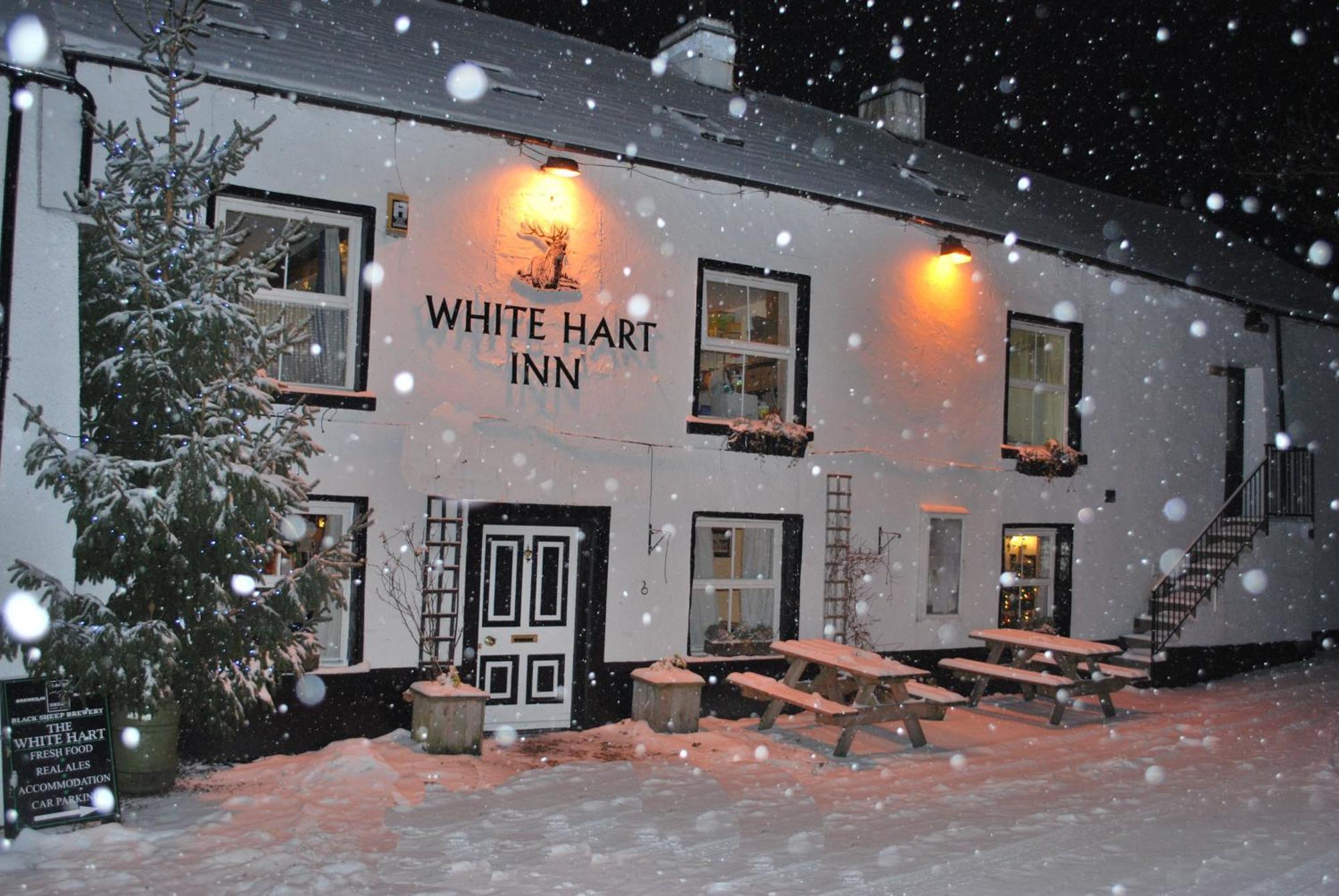 White Hart Inn Bouth Exterior foto